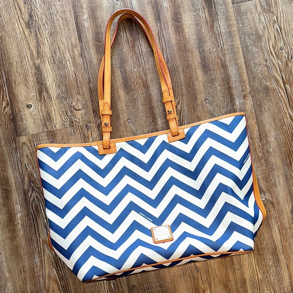 Dooney & Bourke blue white Chevron large zipper tote bag handbag leather
